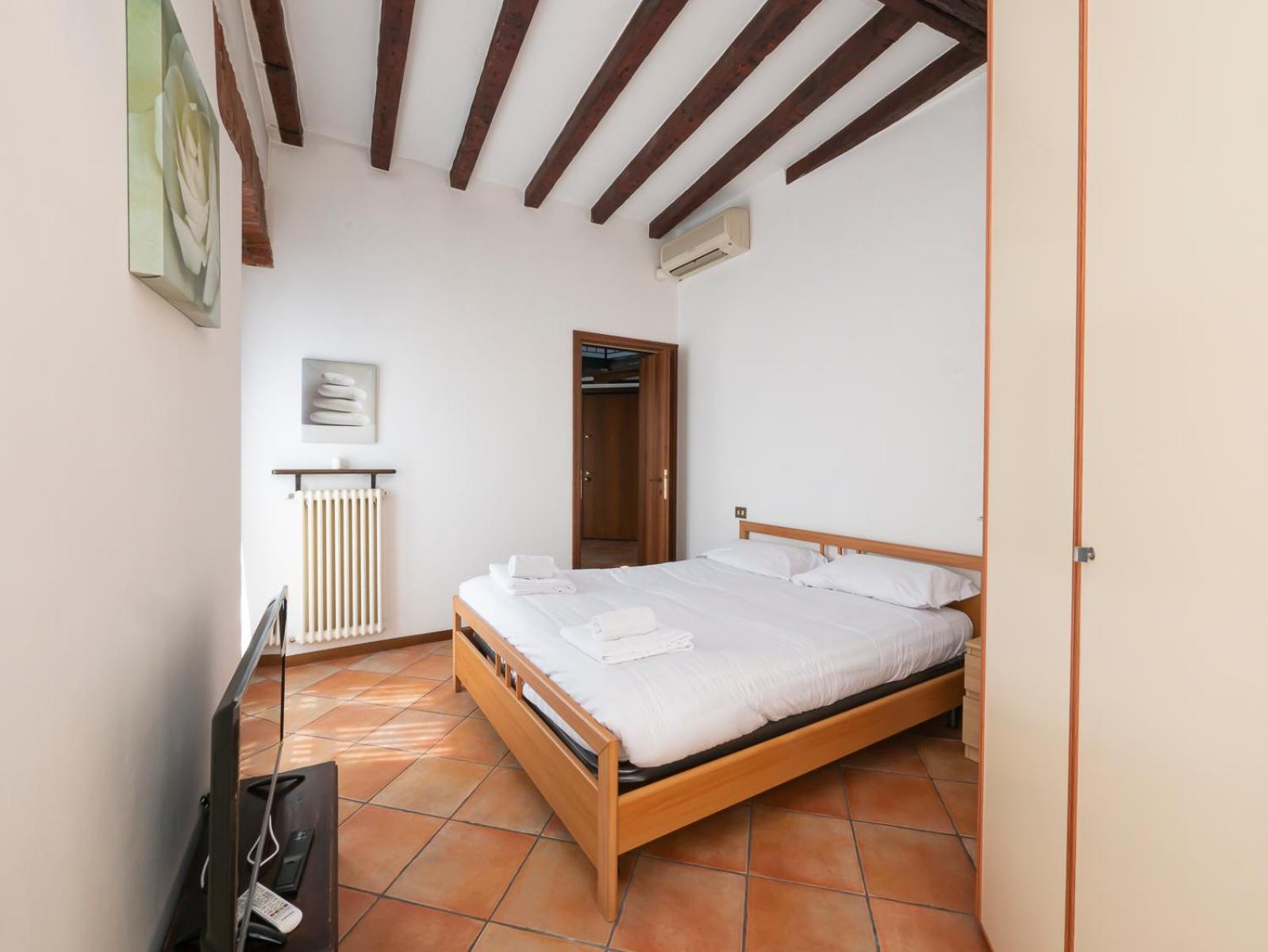 Youhosty - Porta Romana M3 Apartment